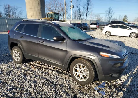 2016 Jeep Cherokee Latitude z USA, uszkodzony, nr VIN 1C4PJMCS5GW105995